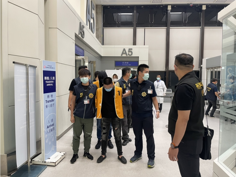 圖片說明：中市警刑大破獲誘騙國人出境至柬埔寨之人口販運案件，緝捕犯罪集團重要成員3人移送究辦、幸攔阻8名被害人。 (記者謝榮浤翻攝)