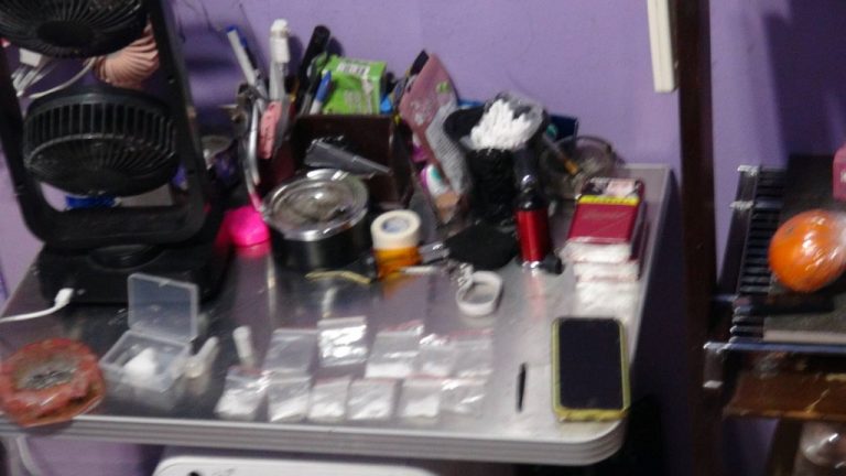 圖片說明：中市警刑事警察大隊偵二隊查獲第一級毒品海洛因7包、第二級毒品安非他命13包、電子磅秤1台、分裝夾鏈袋一大包等，陳姓男子依違反毒品危害防制條例罪嫌提起公訴。 (記者謝榮浤翻攝)