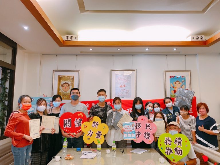 圖片說明:移民署宜蘭縣服務站與臺灣宜蘭地方檢察署共同進行反賄選宣導。(記者徐煜勝翻攝)