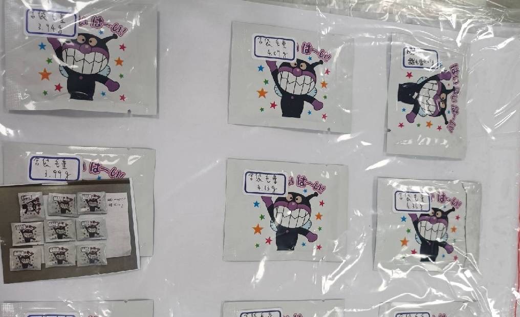 圖片說明：南崁所員警查緝到包裝花樣繁多的混合毒品高達88包。（記者宋紹誠翻攝）   