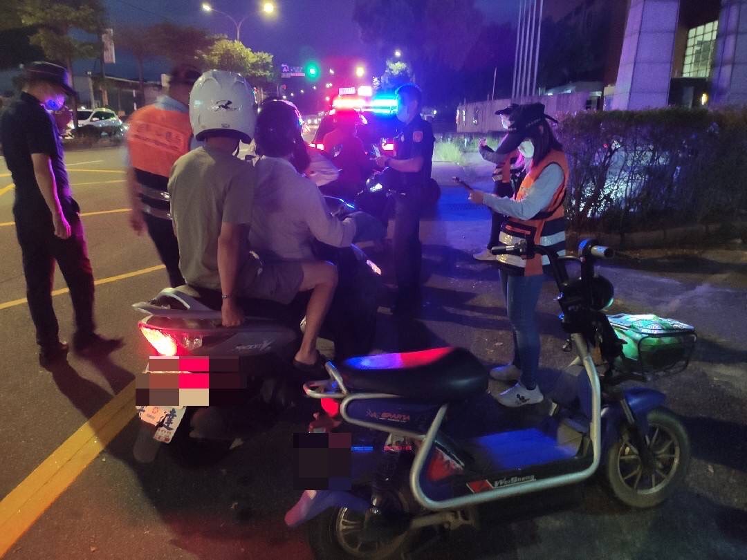 圖片說明：板橋警監聯合稽查防青少年飆車。（記者戴昱弘翻攝）