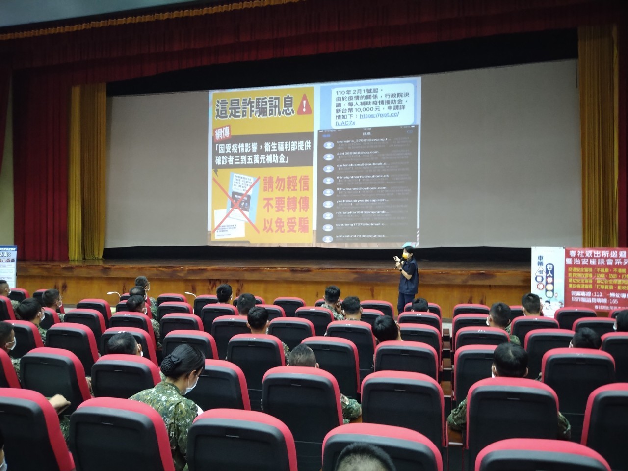 圖片說明：中市警四分局前往成功嶺宣導國軍弟兄行車安全及反詐騙資訊宣導。(記者謝榮浤翻攝)
