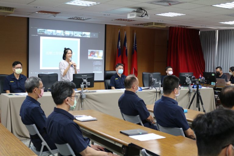 圖片說明：板橋分局顧及員警身心健康，邀請心靈諮詢師線上講課。（記者戴昱弘翻攝）