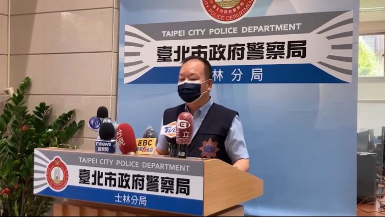 圖片說明：士林分局偵查隊副隊長林顏興說明畫面。(記者葉鈞宇翻攝)