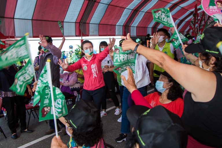 圖片說明:謝舒凡雖為新人參選卻已在大北門服務十多年,獲得許多在地鄉親支持。(圖/謝舒凡提供)