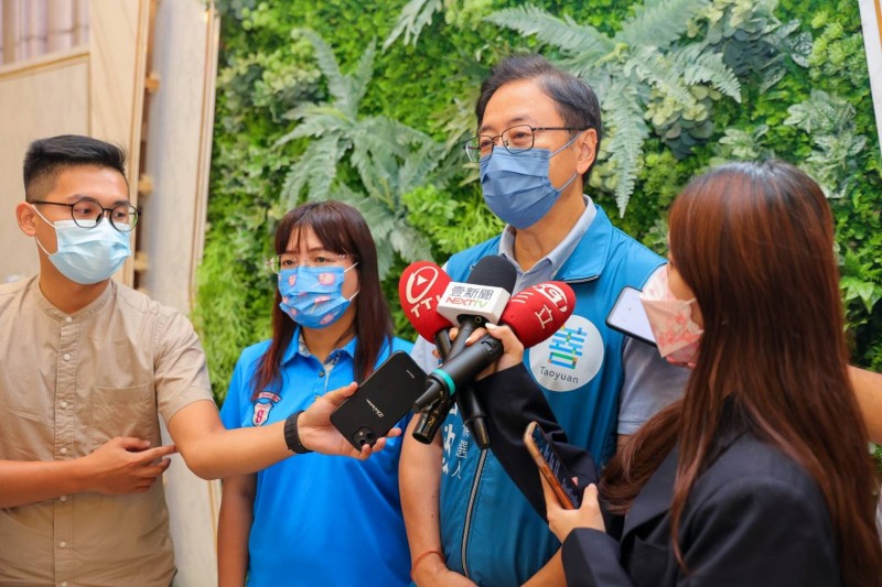 圖片說明:桃園巿長候選人張善政批評鄭文燦巿府團隊「落漆」。(圖/張善政競總提供)