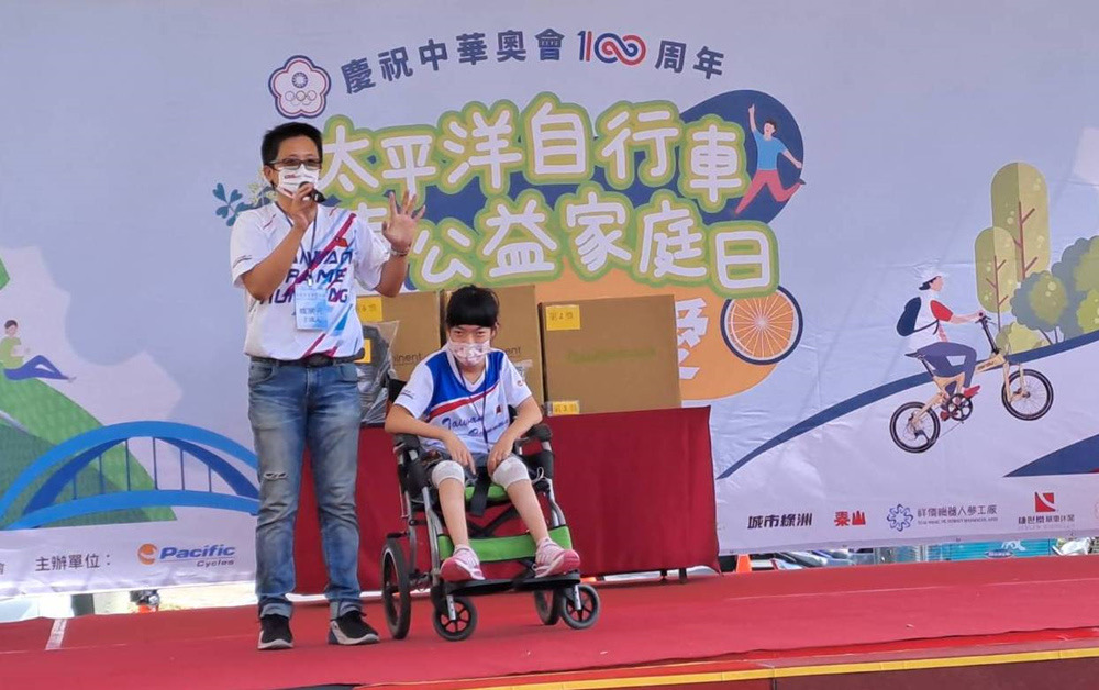 圖片说明：小米感謝太平洋研製的特殊車款助她圓夢 。(圖/太平洋自行車公司提供)