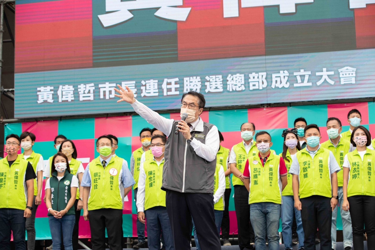 圖片說明：台南巿黨部委託民調結果出爐，黃偉哲拿下超過5成的支持度。（圖/黃偉哲競選總部提供）