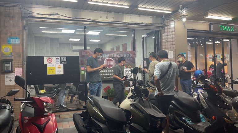 圖片說明:職業賭場以桌遊店爲幌子,實則為抽頭賭場。(記者徐煜勝翻攝)