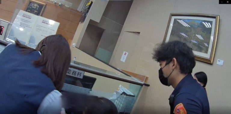 圖片說明：中和警銀成功阻詐新臺幣40萬元。（記者徐煜勝翻攝）