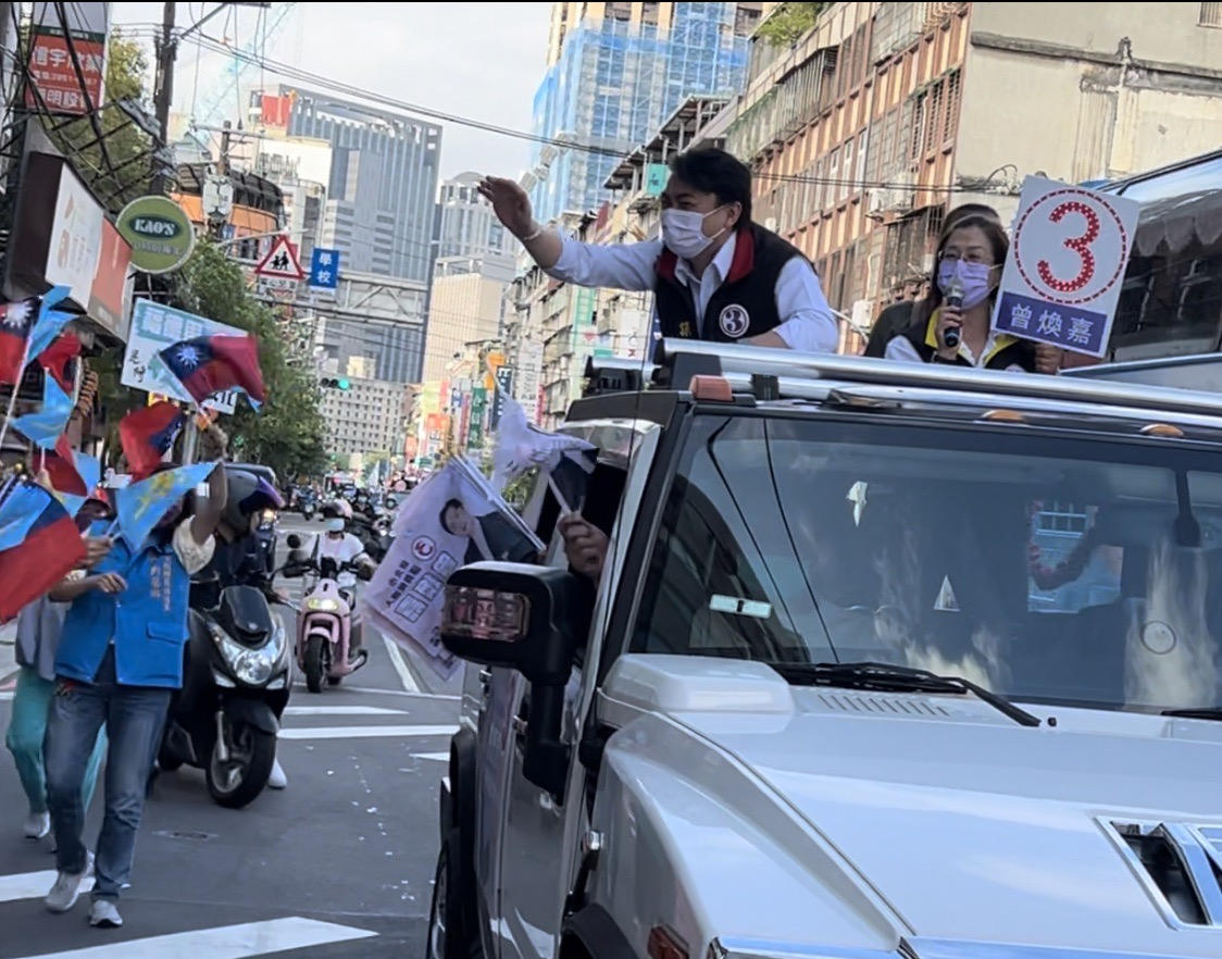圖片說明:新北市議員曾煥嘉爭取連任勤走基層。(圖/曾煥嘉競辦提供)