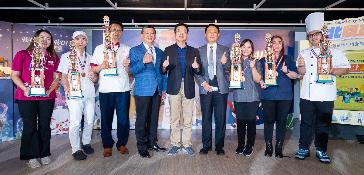 除了新北特色商品外，也有新北市糕餅商業同業公會的聖誕麵包、聖誕蛋糕大賽得獎業者到場展售獲獎品項。(圖/新北市政府經濟發展局提供)