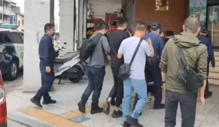 圖片說明：臺中市政府警察局第六分局西屯所偵辦行車擋道傷人糾紛案4小時破案送辦。(記者謝榮浤翻攝)