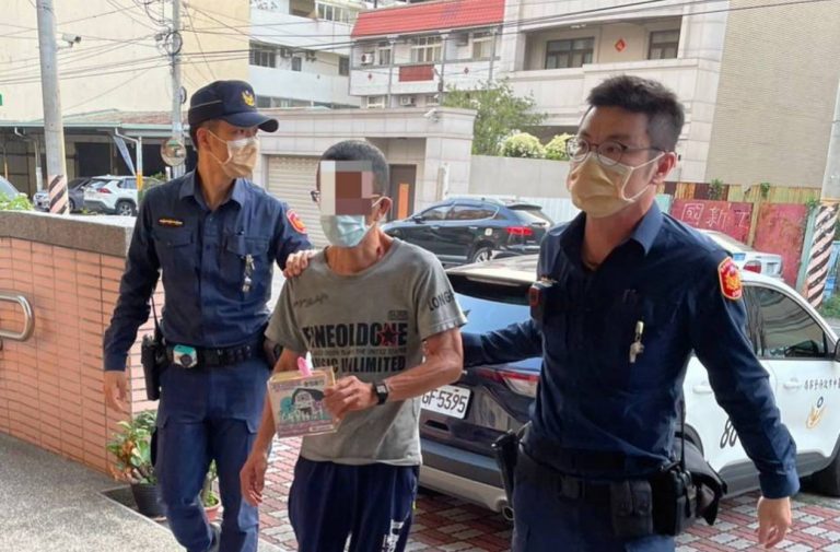 圖片說明：臺中市政府警察局霧峰分局國光派出所日前破獲爌肉店愛心零錢箱竊盜案，犯嫌依竊盜罪移送偵辦。(記者謝榮浤翻攝)