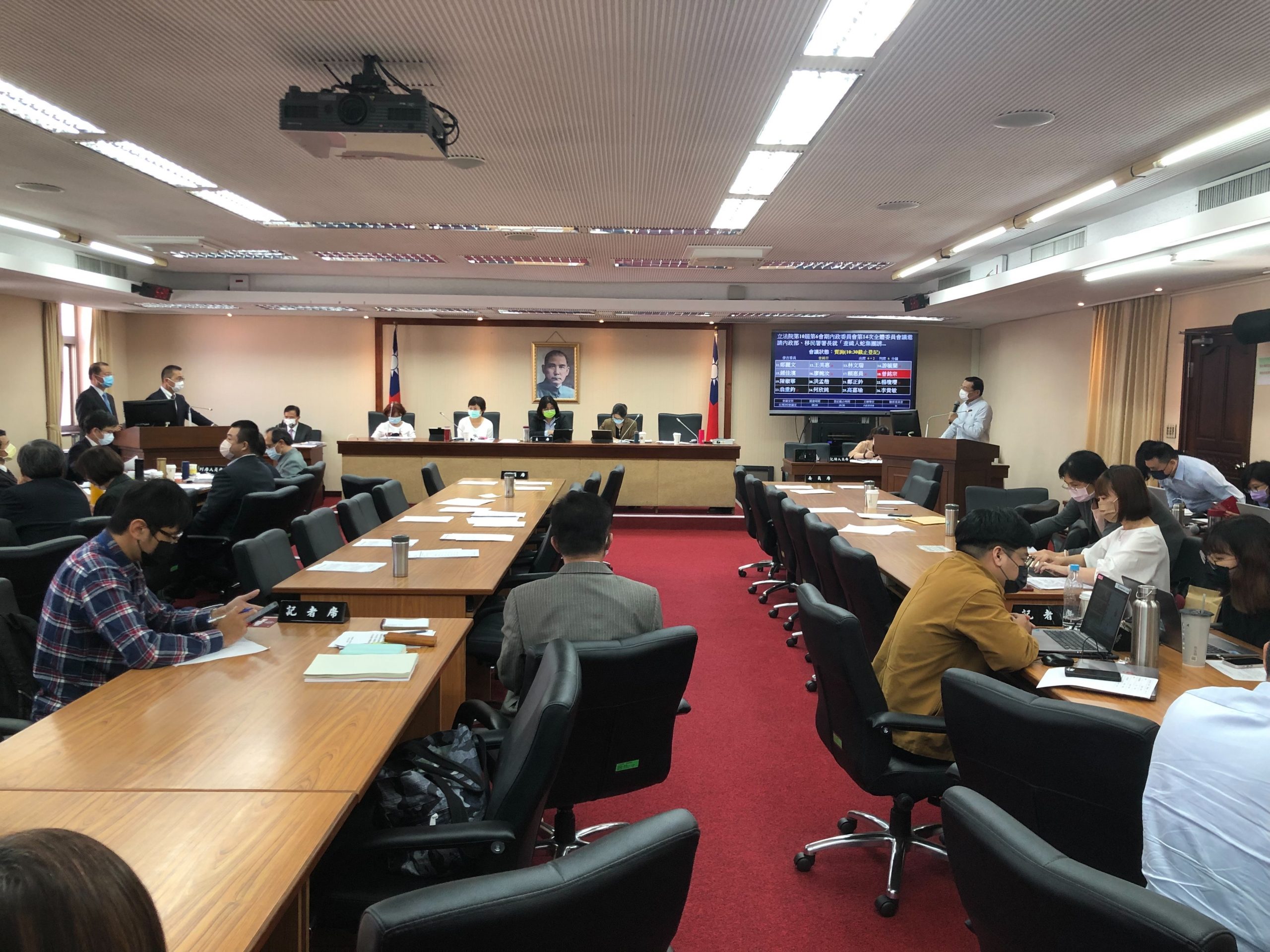 圖片說明:立法院內政委員會質詢畫面。(記者徐煜勝翻攝)