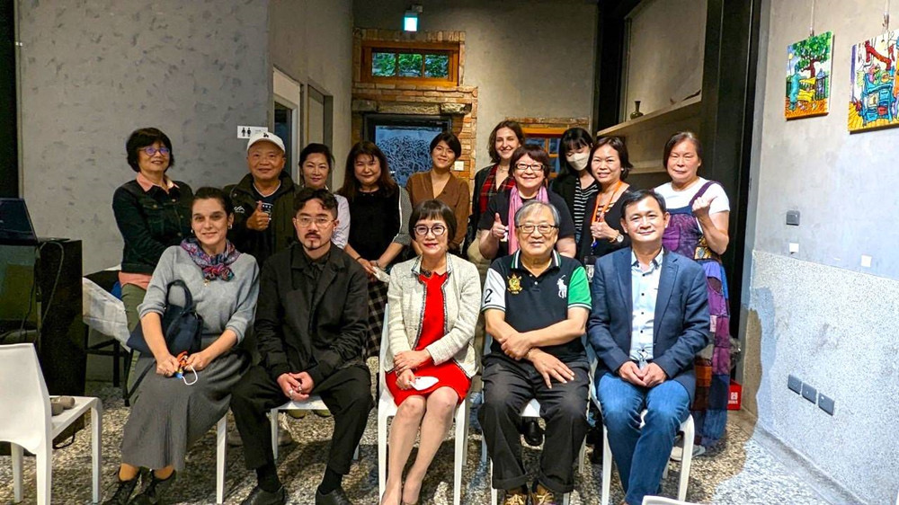  圖片說明：以色列大使夫人Galit Cohen Caspi、Chiahung Su品牌創辦人蘇家紘設計師、東梨學院蔡淑梨院長、北科大資訊與財金管理學系陳省三博士、旭榮集團何世賢副總。(圖/東梨學院提供)