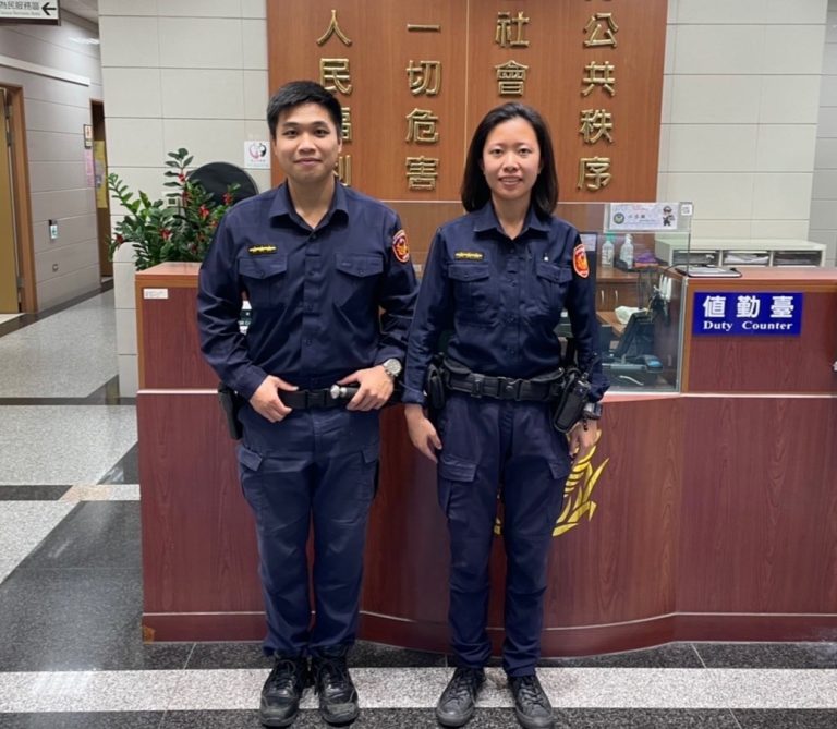 圖片說明：文林派出所警員江岱穎、姚孟汝日前擔服巡邏勤務時，接獲通報旋即趕赴現場。(記者林艷林翻攝)
