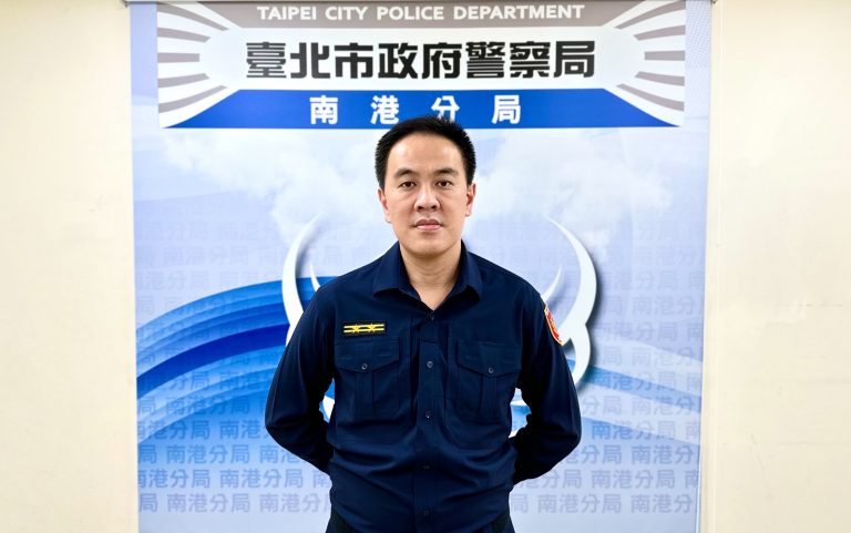 圖片說明：同德派出所所長陳易典說明畫面。(記者林艷林翻攝)