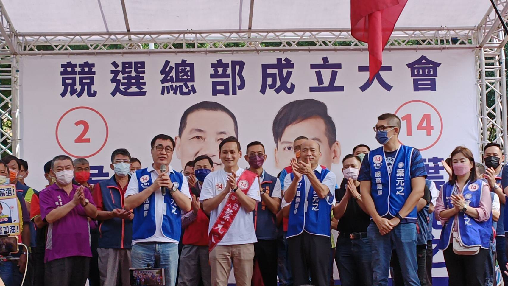 圖片說明:李四川透露,自己也住在板橋,期望大家支持2號市長侯友宜和號次14號的市議員葉元之,衷心祝福兩人都高票當選。(記者 包克明攝)