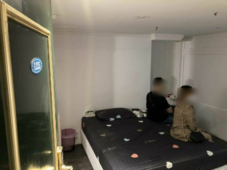 圖片說明：臺中市政府警察局第一分局日前查獲舊大樓暗藏春色逮捕劉姓負責人等7女4男，依刑法妨害風化罪及社會秩序維護法送辦。(記者謝榮浤翻攝)