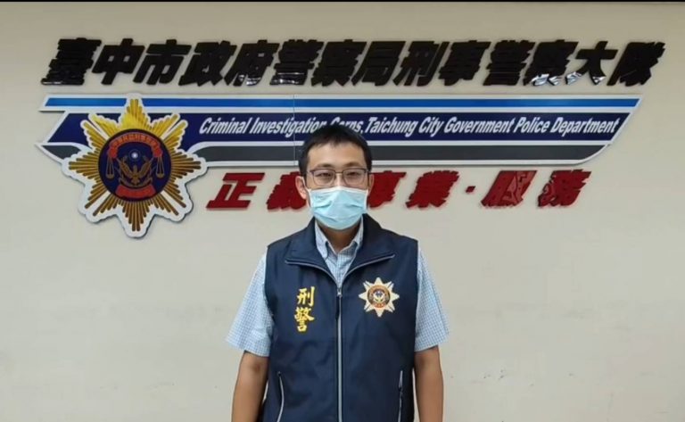 圖片說明：中市警刑大經濟組專員施明志呼籲民眾勿信網路信息交付個人帳戶。 (記者林㤈輝翻攝)