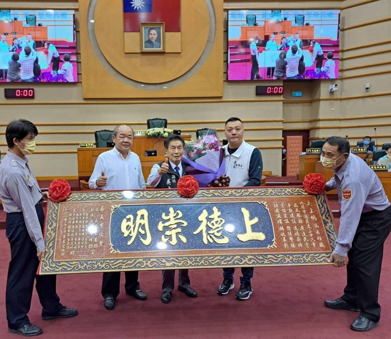 吳上明從政40年毫無可指謫之處翩然身影令人尊敬。(吳上明提供)