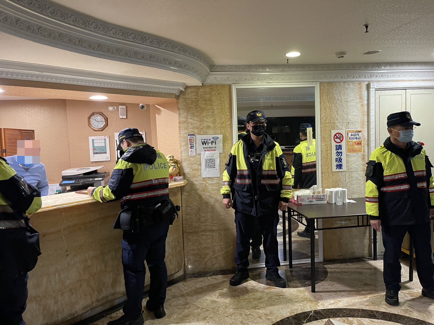 板橋警針對轄區犯罪熱點進行掃蕩。（記者戴昱弘翻攝）