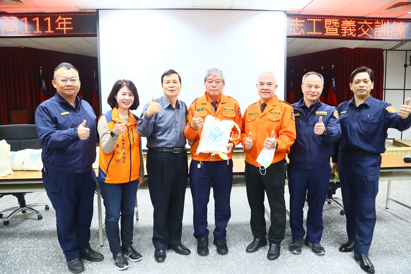 前副局長溫枝發親臨土城分局經驗分享。（記者徐煜勝翻攝）