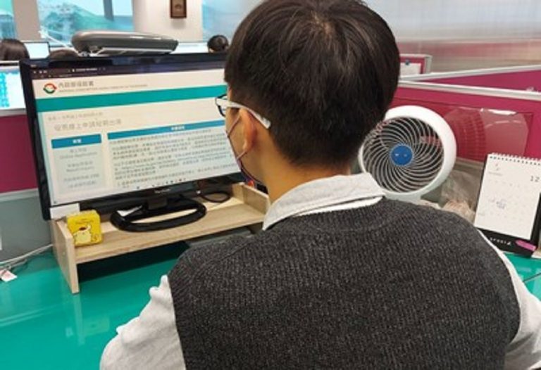 93年次男子請注意，明年1月1日起出境應經核准。(圖/記者林㤈輝翻攝)