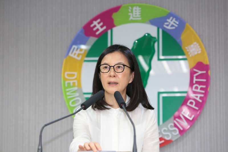 台南巿議長候選人邱莉莉指出黨內同志一定要小心謹慎投下神聖的一票。（圖/邱莉莉提供）   