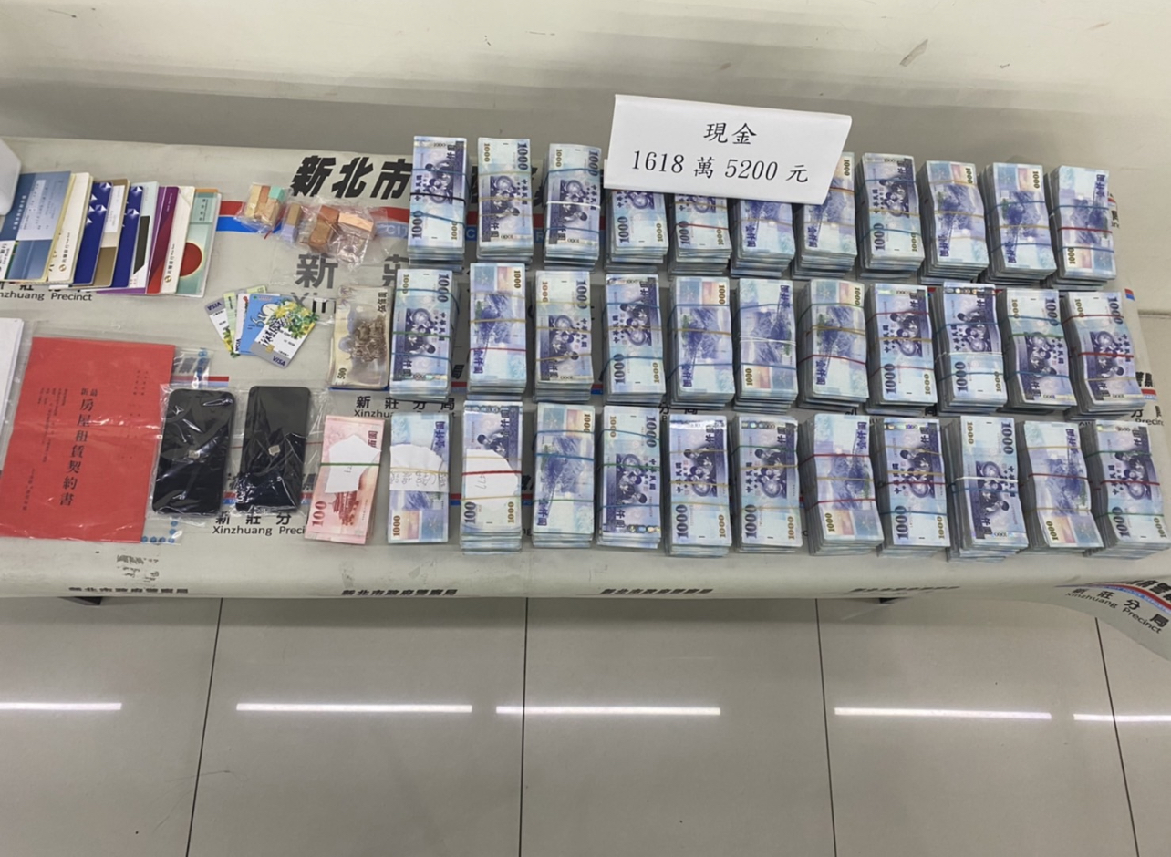 車手提領詐騙現金1618萬5200元。（記者戴昱弘翻攝）