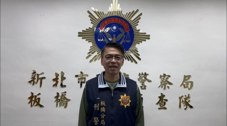 板橋分局偵查隊副隊長阮國城說明案情。（記者戴昱弘翻攝）