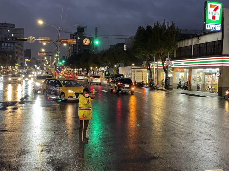 土城警加強連假交通疏導。(記者徐煜勝翻攝)