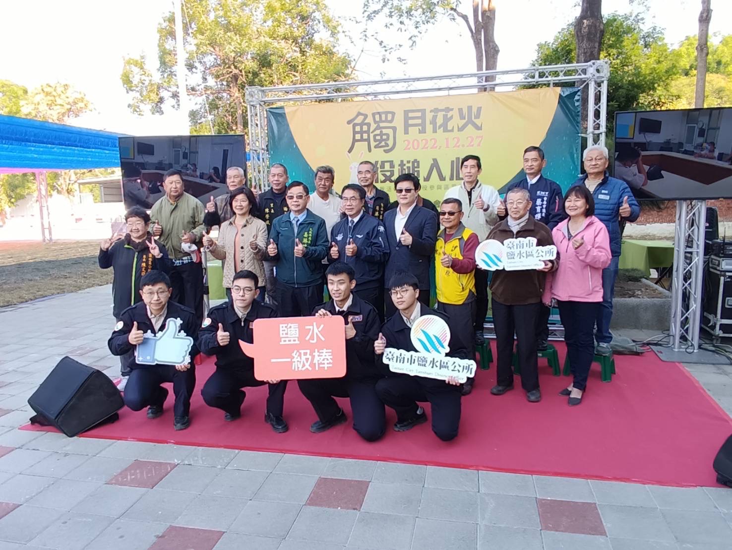 替代役役男與社區工匠們、在地社區許多里民及長者今天也共同到場參與並分享這項成果。(圖/役政署提供)