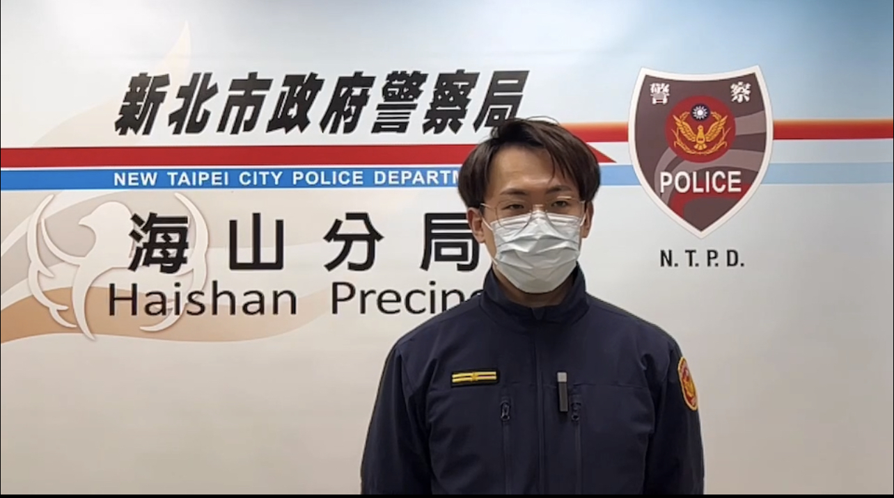 海山分局埔墘所副所長楊鈞凱說明案情。（記者戴昱弘翻攝）