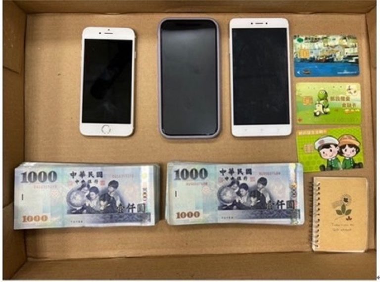 中市警豐原分局日前與北市警刑大共同破獲以李男、曹男為首之詐騙集團，集團成員共達16名，吸金高達上千萬元。(圖/記者謝榮浤翻攝)