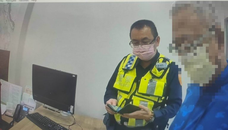 臺中市政府警察局第四分局大墩派出所與新光銀行再聯手阻詐成功守住老翁20萬。(圖/記者謝榮浤翻攝)
