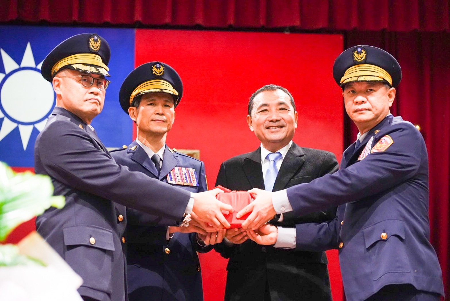 新北市政府警察局舉辦卸(新)任局長布達交接典禮。(記者徐煜勝翻攝)