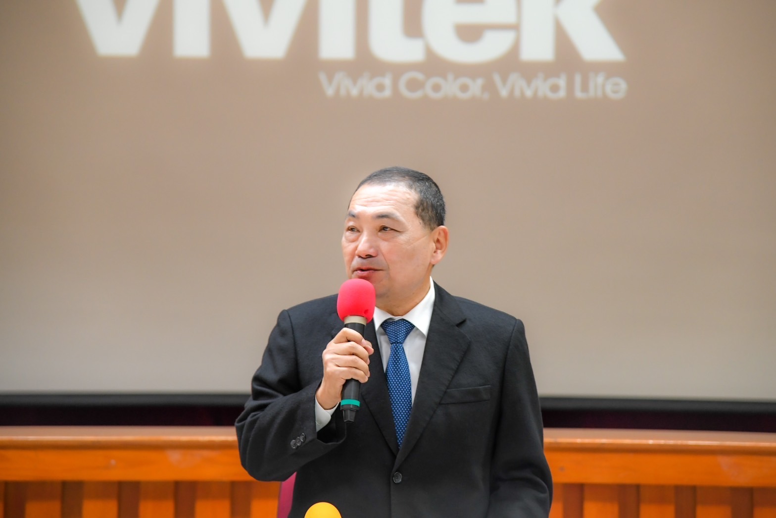 112年首次治安會報有28位到場領獎並接受侯市長表揚。(記者楊國域翻攝)