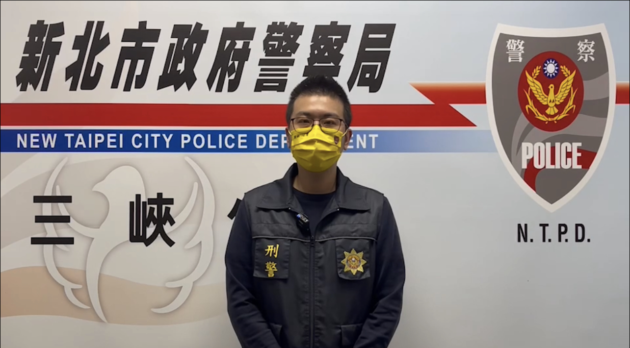 三峽分局偵查隊長梁献堂說明案情。(記者徐煜勝翻攝)