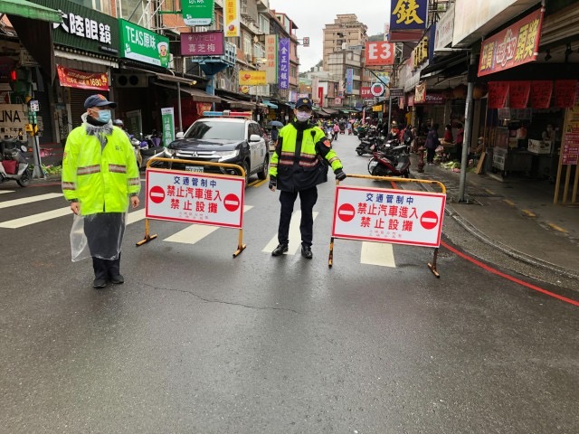 三峽警春節期間實施道路管制。(記者徐煜勝翻攝)