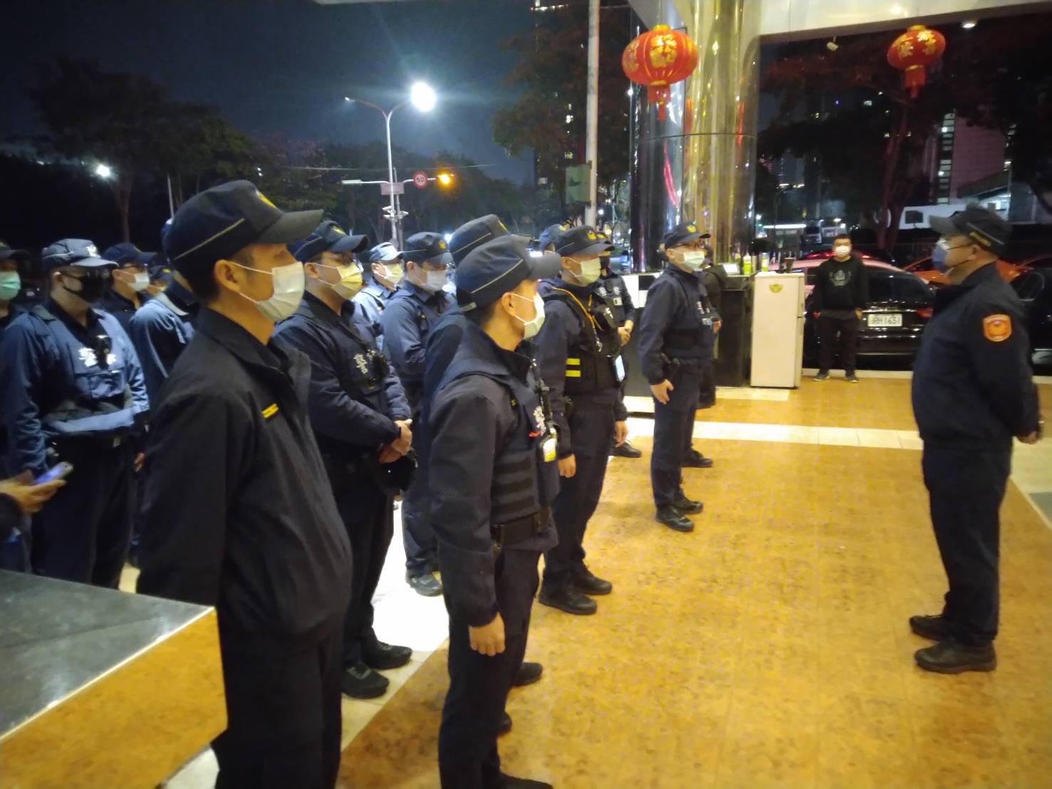 中市警四分局長李建興提示臨檢重點工作。(圖/記者謝榮浤翻攝)