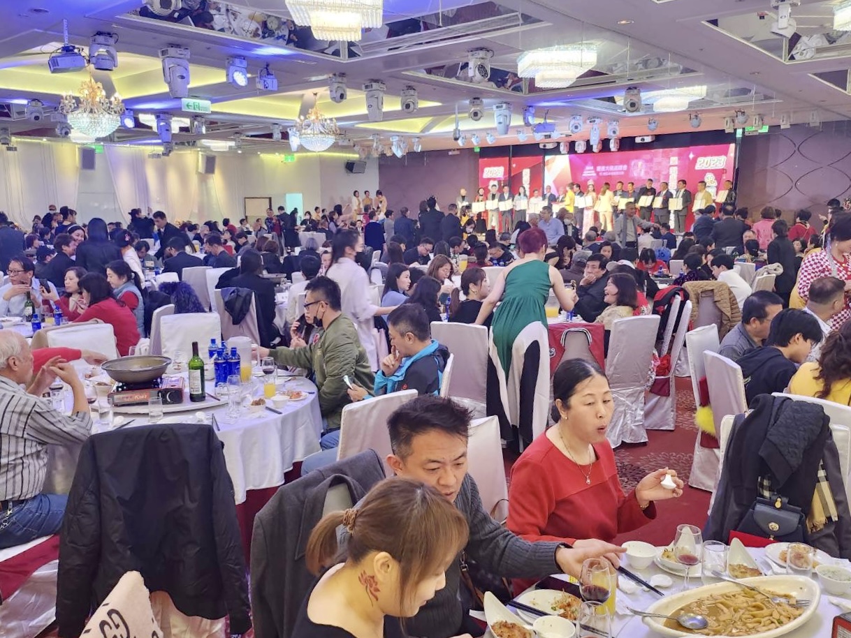 台灣新住民經貿文化交流協會舉辦2023「封面人物」親善大使高峰會，座無虛席。(記者趙靜姸攝)