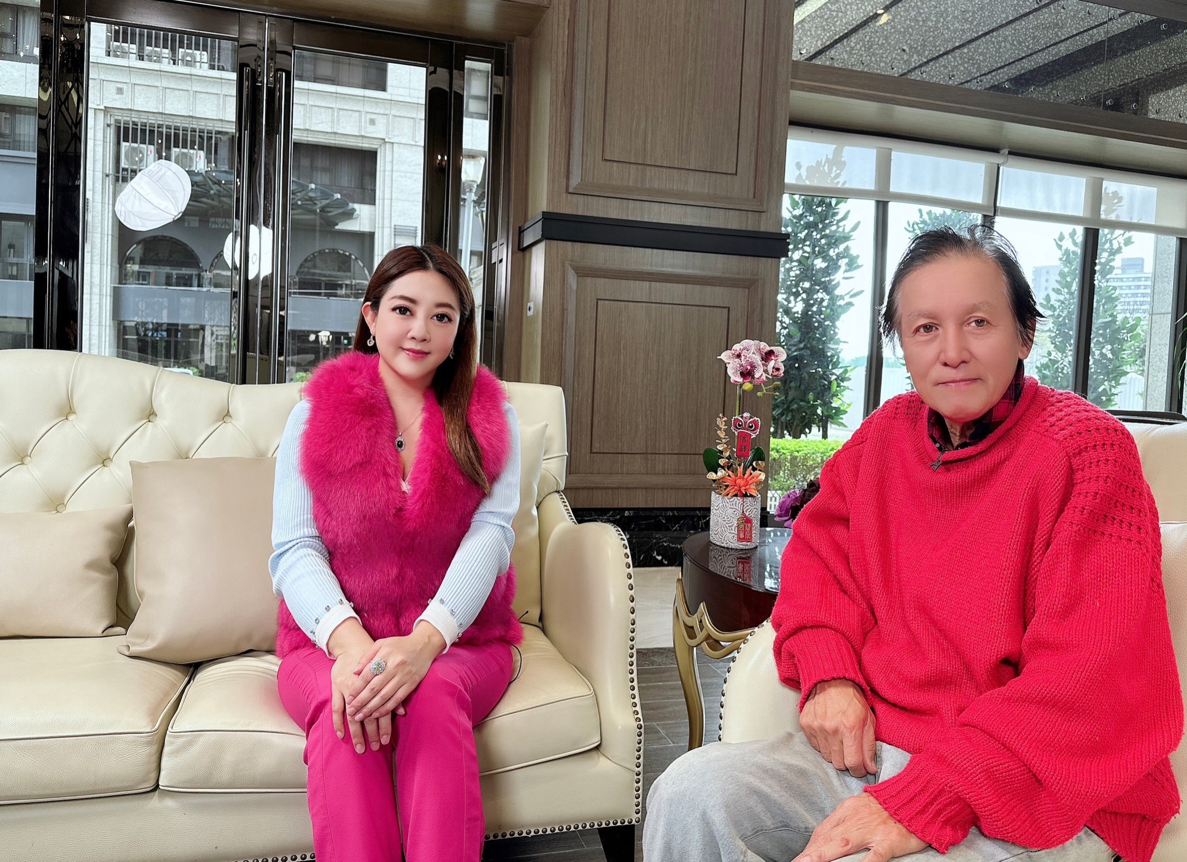 黄韻庭創會總會長（左一）邀請國際學者連福隆博士（右一）暢談參與『IRF SUMMIT 2023』最新進展。（圖／亞投雙會提供）
