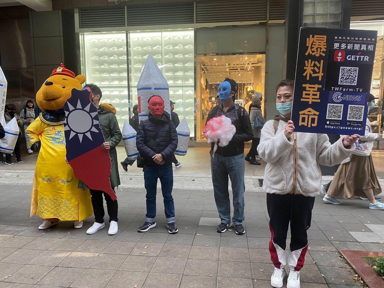 台灣寶島農場隨機街訪50位民眾中有44位認為台海戰爭不會在2025年之前發生。（圖/翻攝郭文貴頻道） 