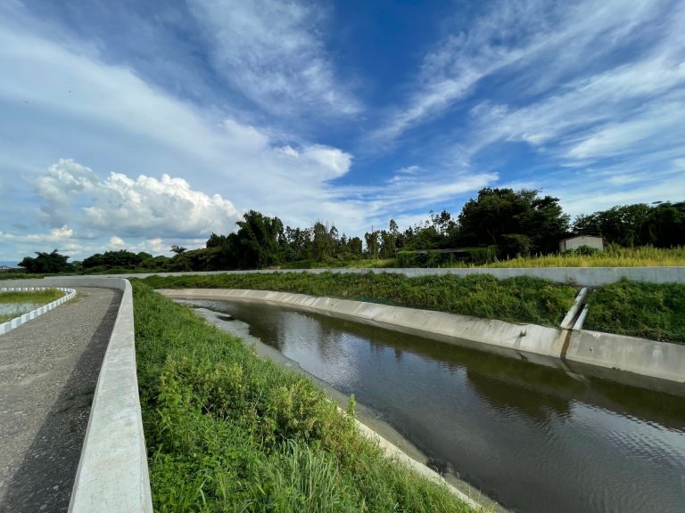 「龜子港排水護岸治理工程」達到兼顧生態與安全的水環境治理目標。（圖/台南巿政府提供）