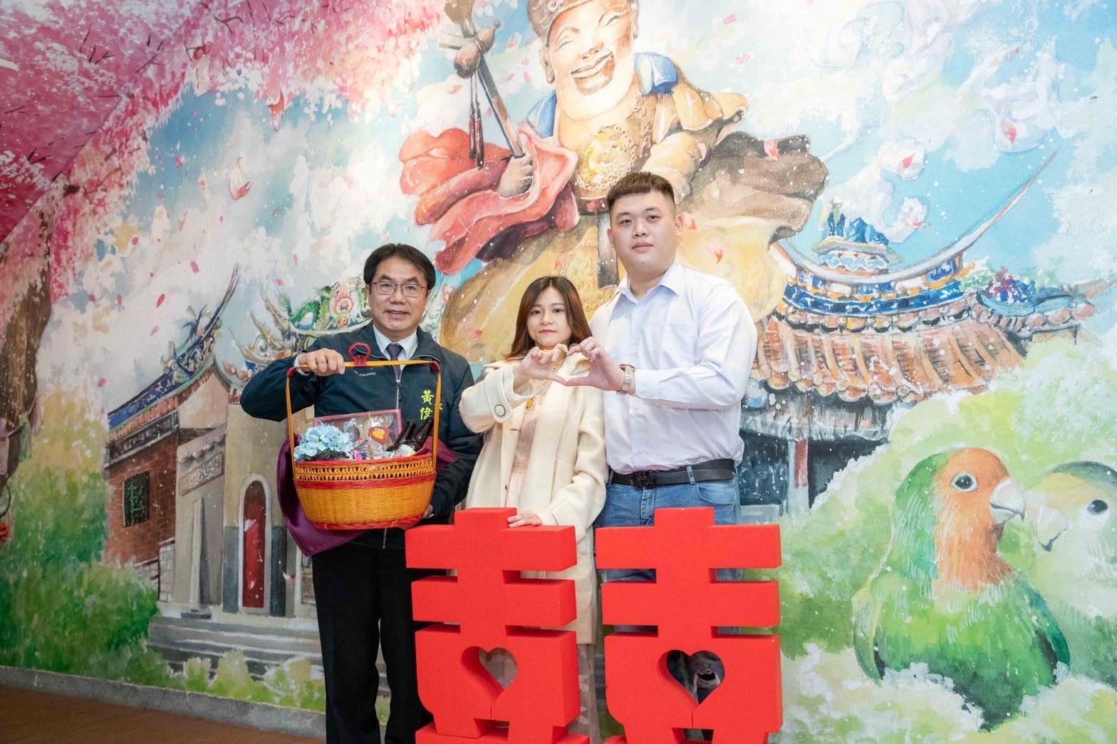 今年各情人節有在台南登記結婚的夫婦,便贈送本地結婚禮物。(圖/台南巿政府提供)