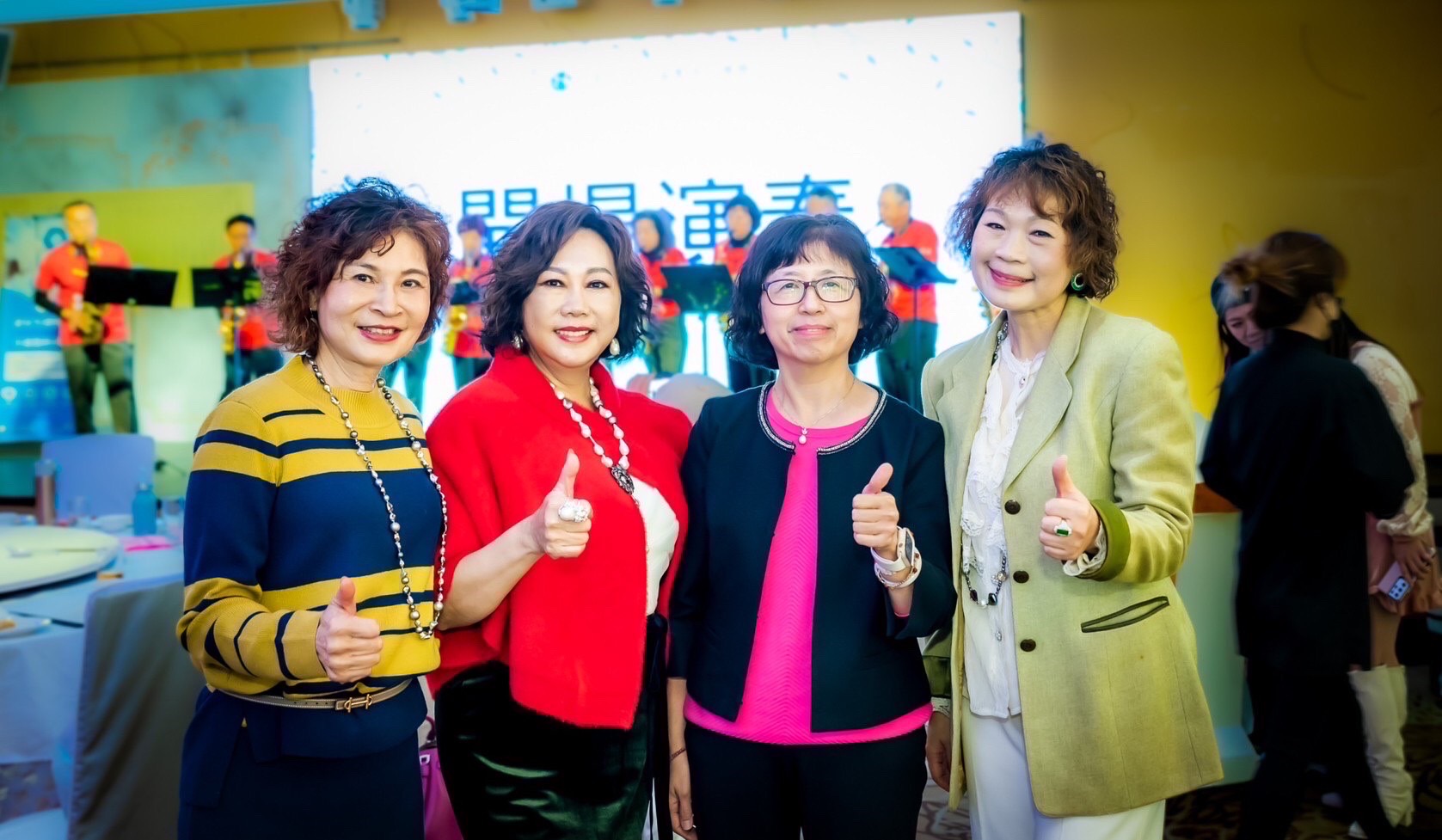 理事長林淑敏（左一）、新北市政府社會局許秀能副局長（右一）。（圖/孝道會提供）