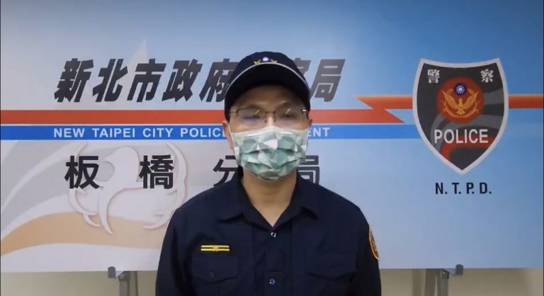 板橋分局板橋所長柳明宇說明案情。（記者戴昱弘翻攝）