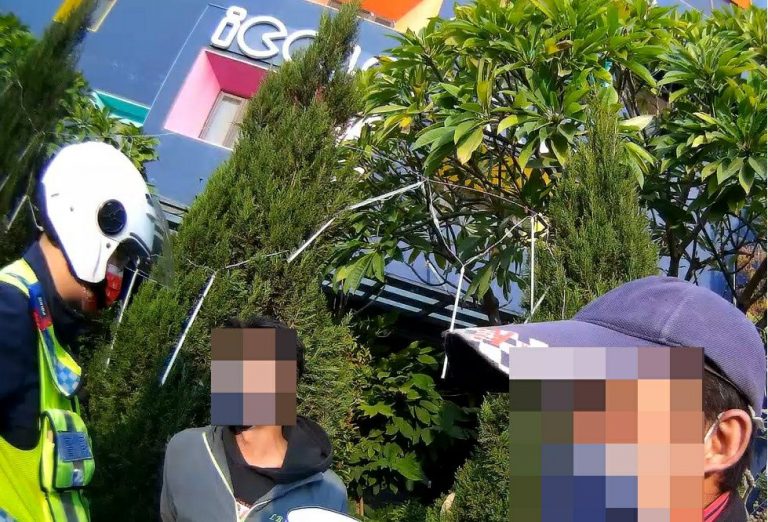 中市警四分局南屯派出所日前查緝2員通緝犯當場逮捕移送歸案。(圖/記者謝榮浤翻攝)